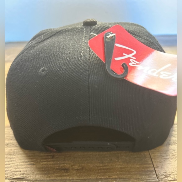 FENDER Black Flatbill Hat with Red Logo and Camouflage Brim Unisex NWT - Picture 7 of 7